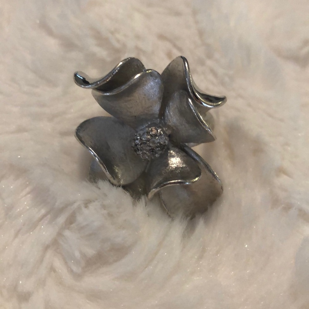 Premier Designs Magnolia Flower Ring. Size 8